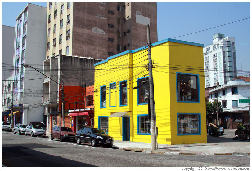 Rua dos Pinheiros and Rua Artur de Azevedo.  Villa Magdalena neighborhood.