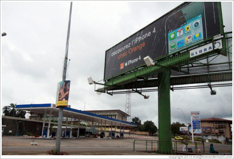 Billboard promoting the iPhone 4.