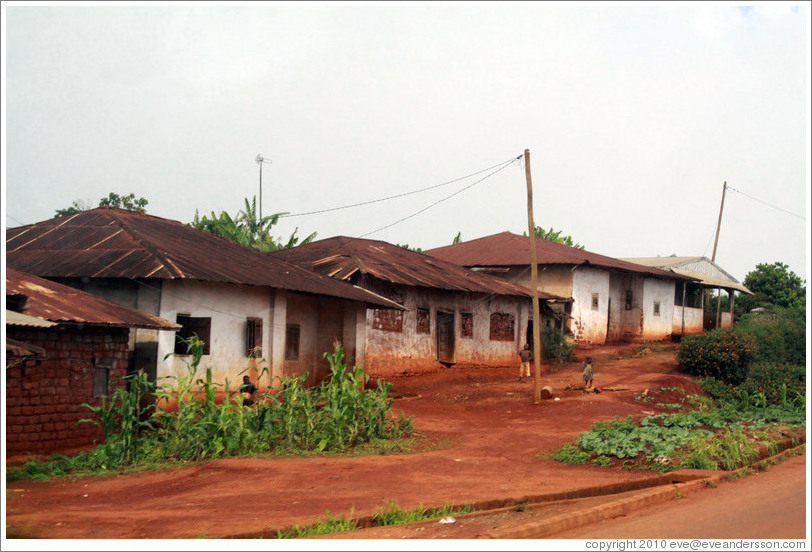 Houses on Route N5.