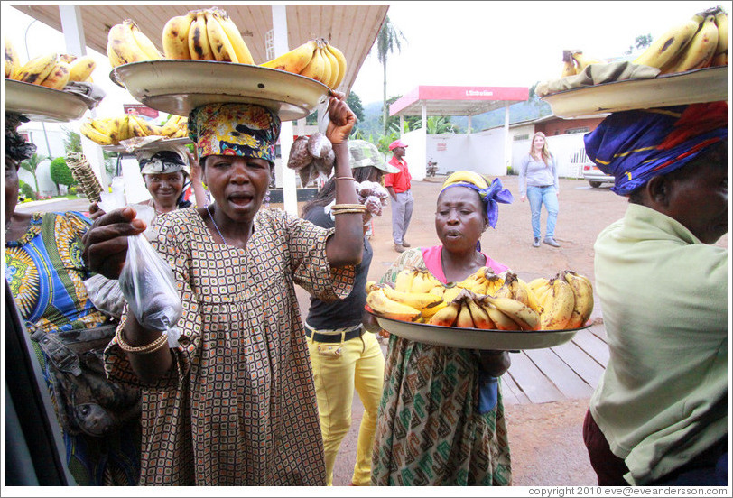 Banana vendors on Route N5.