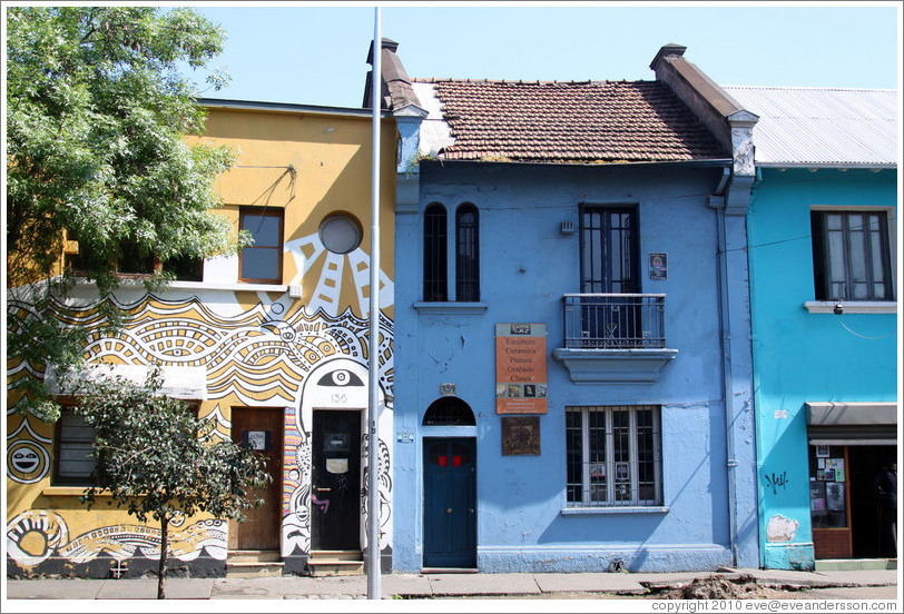 Yellow house (with mosiac), blue house and aquamarine house, Pur?ma, Bellavista.