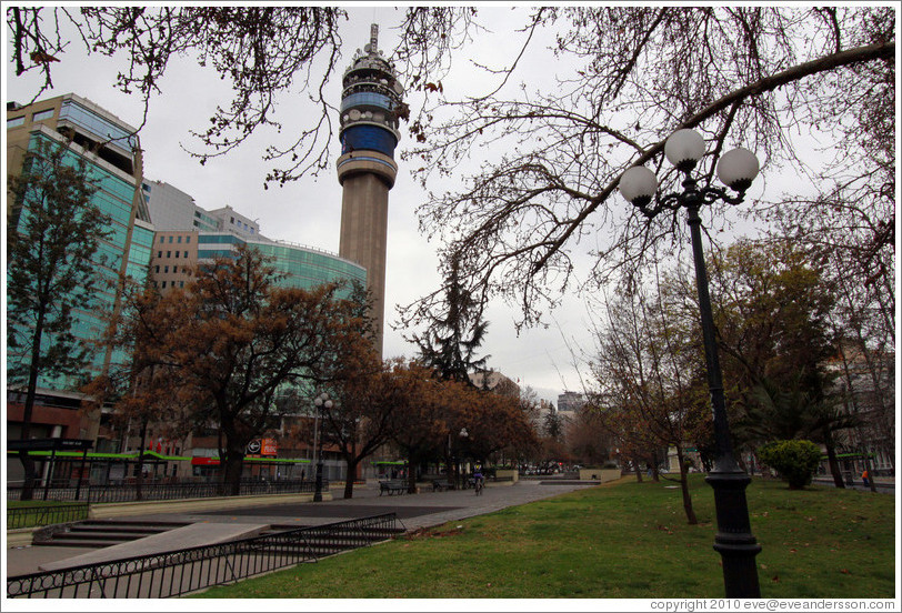 Alameda (Av Libertador Bernardo O'Higgins), with the Entel Tower in the background.