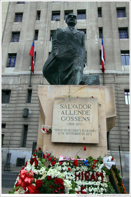 Statue of Salvador Allende Gossens near La Moneda.