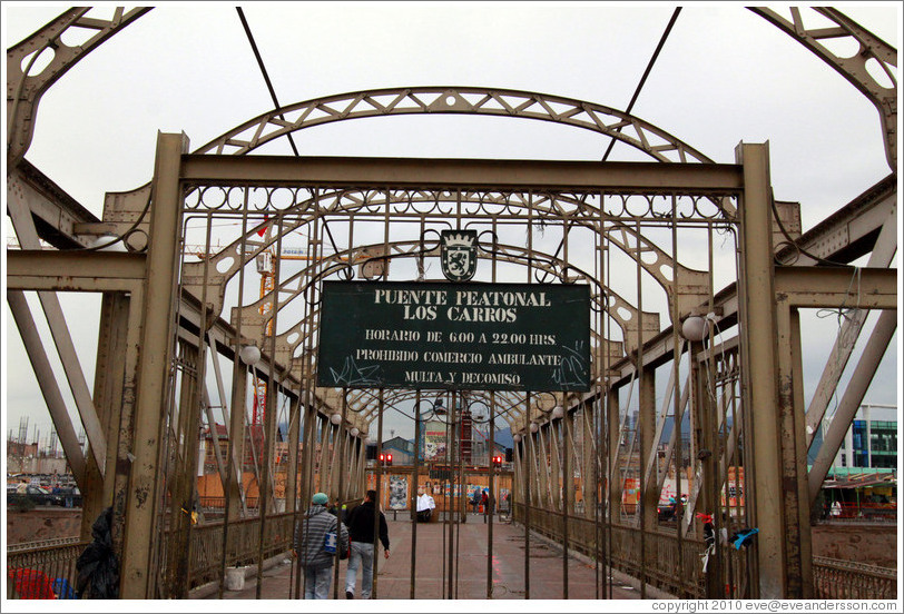 Puente Peatonal Los Carros ("The Cars" footbridge).  Nice name!