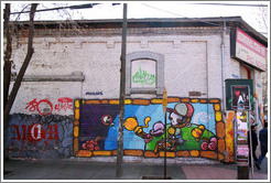Graffiti: creatures on a small planet.  Antonia L? de Bello at P?Nono, Bellavista neighborhood.