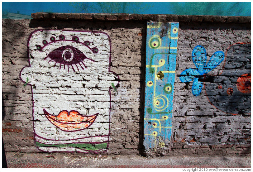 Graffiti: cyclops.  Fernando M?uez de La Plata, Bellavista neighborhood.