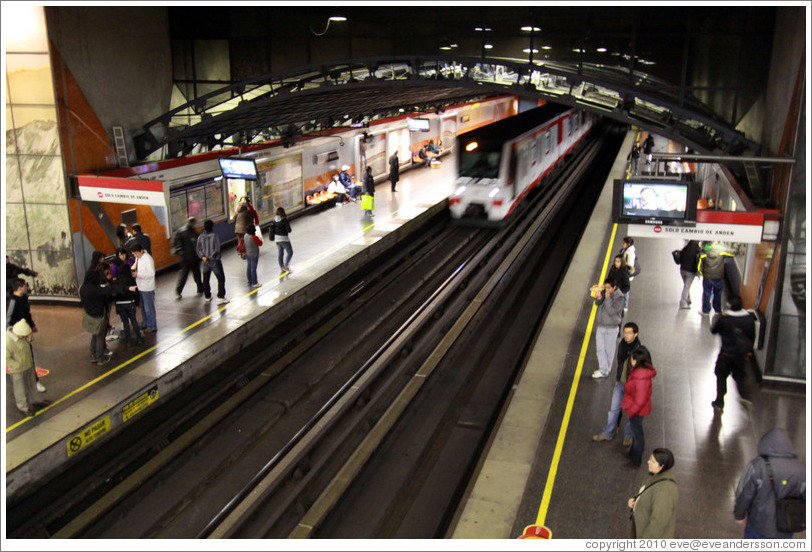 Santiago Metro, Pedro de Valdivia station.