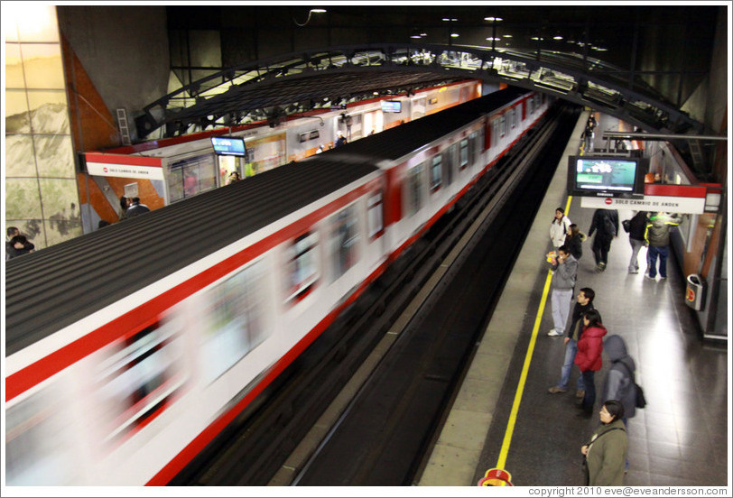 Santiago Metro, Pedro de Valdivia station.