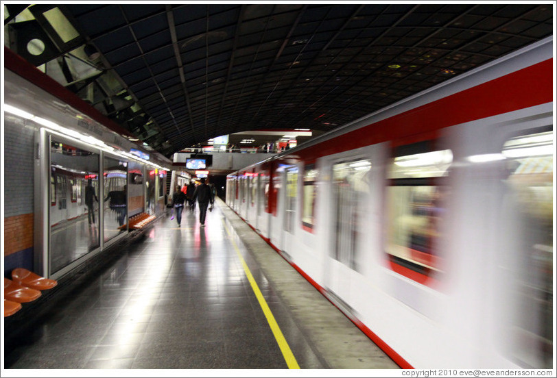 Santiago Metro, Pedro de Valdivia station.