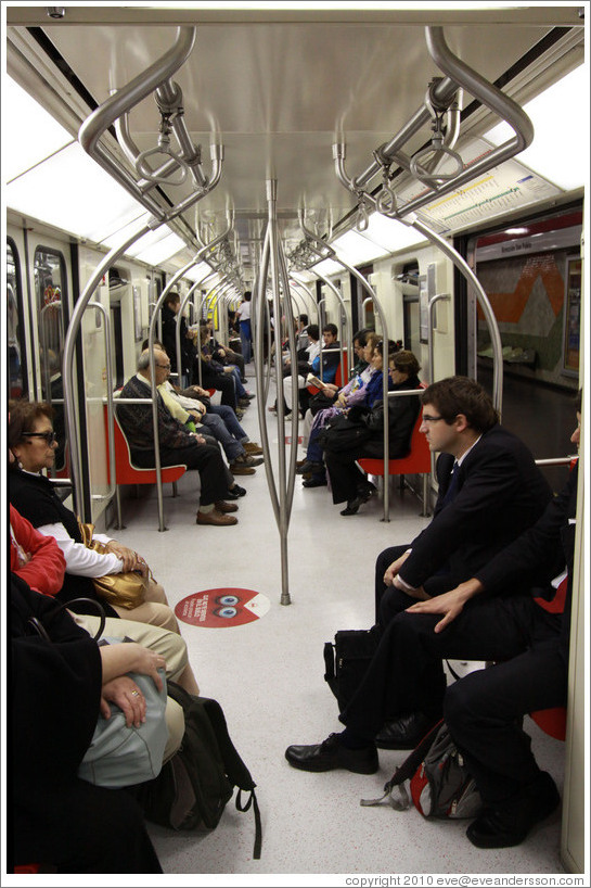 Train interior, Santiago Metro.