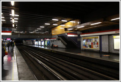 Santiago Metro, Universidad Cat?a station.