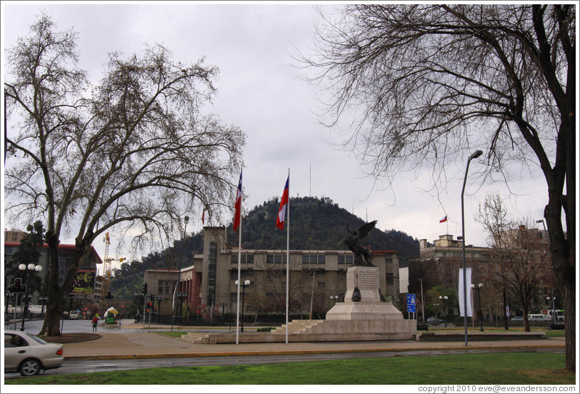 Parque Forestal, with Cerro San Crist? behind.