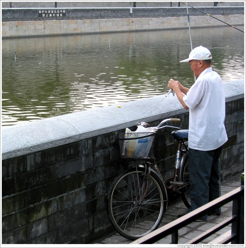 Fisherman on Jingshan Qianjie.