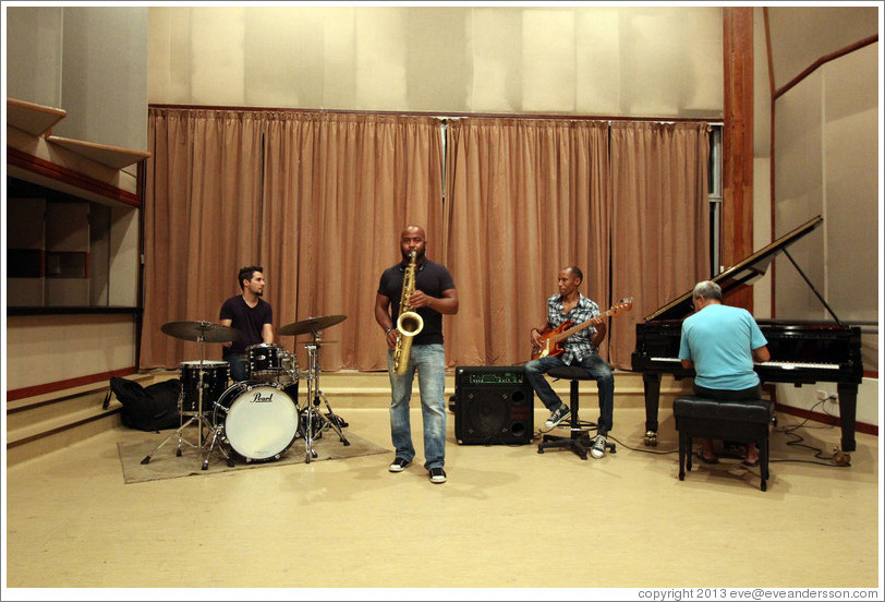 Musicians performing at Abdala Studios, including Oliver Vald&eacute;s on drums, Carlos Miyares on saxophone, and Emilio Morales on piano.