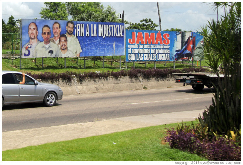 Signs near Jos&eacute; Mart&iacute; Airport: "Fin a la Injusticia" ("End to the Injustice") referring to the Cuban Five; and "Jam?un pueblo tuvo tantas cosas que defender ni convicciones tan profundas con las cuales luchar" ("Never has a people had such things to defend nor convictions so profound with which to fight").