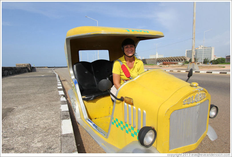 Alba, driver of a Coco taxi, on the Malec&oacute;n.