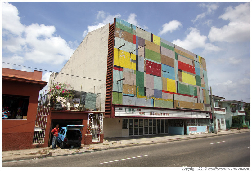 Movie theatre Cine Lido, playing a Jackie Chan film called Chinese Zodiac.