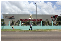 Boyeros y Camagu&euml;y Centro Comercial.