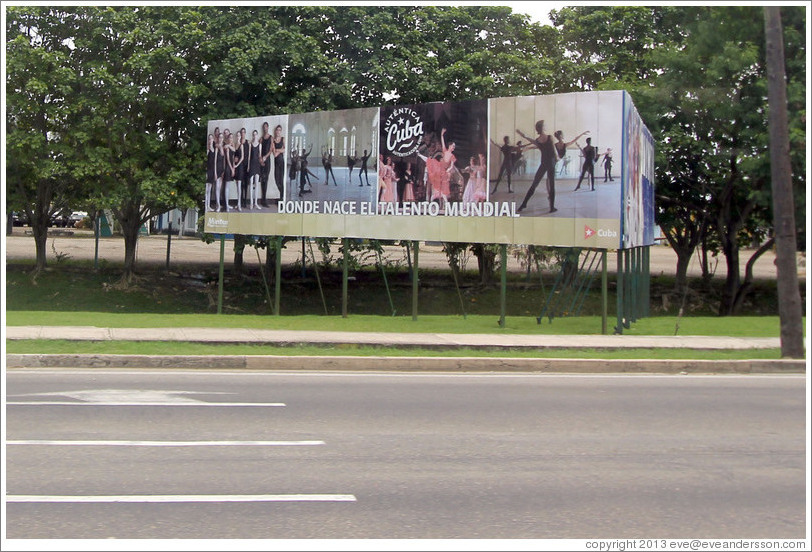 Billboard saying "Aut&eacute;ntica Cuba, donde nace el talento mundial" ("Authentic Cuba, where world talent is born").