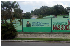 Words by Che Guevara painted on a wall on Avenida de la Independencia: "Sin control no podemos construir el Socialismo" ("Without control, we cannot build Socialism").