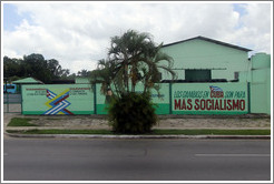 Painted on a wall on Avenida de la Independencia: intertwined Cuban and Venezuelan flags with the words "Solidaridad no es dar lo que nos sobra / solidaridad es compartir lo que tenemos" ("Solidarity is not giving what's left over; solidarity is sharing what we have"); "Los cambios en Cuba son para m&eacute;s Socialismo" ("The changes in Cuba are for more Socialism"); and (behind the tree) a quote from Che Guevara: "Sin control no podemos construir el Socialismo" ("Without control, we cannot build Socialism").