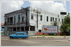 Billboard on Avenida de la Independencia saying: "Unidos por un Socialismo pr&oacute;spero y sostenible" ("United for a prosperous and sustainable Socialism").