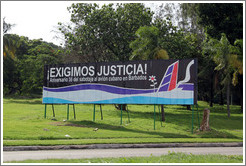 Billboard on Avenida de la Independencia, saying: "&iexcl;Exigimos justicia! Aniversario 36 del sabotaje al avi&oacute; cubano en Barbados" ("We demand justice! 36th anniversary of the sabotage of the Cuban airplane in Barbados").