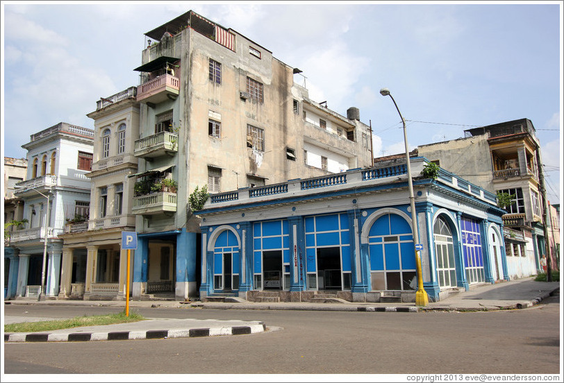 Blue building, Avenida Salvador Allende (Carlos III).