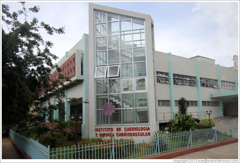 Instituto de Cardiolog&iacute;a y Cirug&iacute;a Cardiovascular (Cardiology and Cardiovascular Surgery Institute), 17th Street.