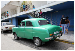 Green car, 25th Street.