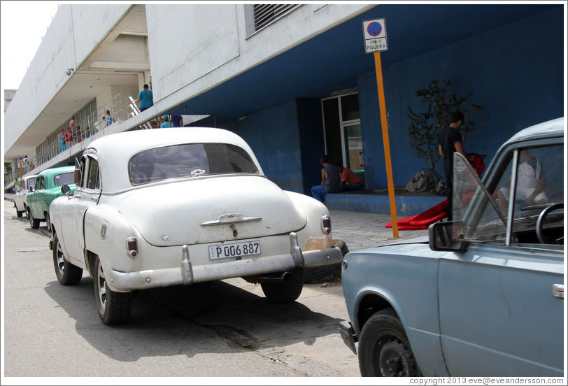 White car, 25th Street.