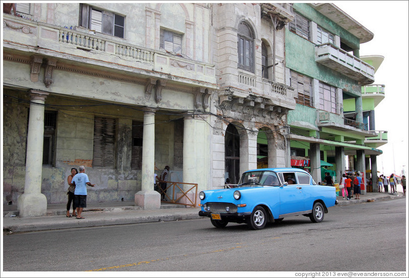 Blue car, Calle Padre Varela (Belonscoain).