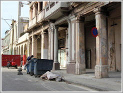 Man looking in a dumpster, Calle Padre Varela (Belonscoain).