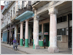 Man with a shopping cart, Calle Padre Varela (Belonscoain).