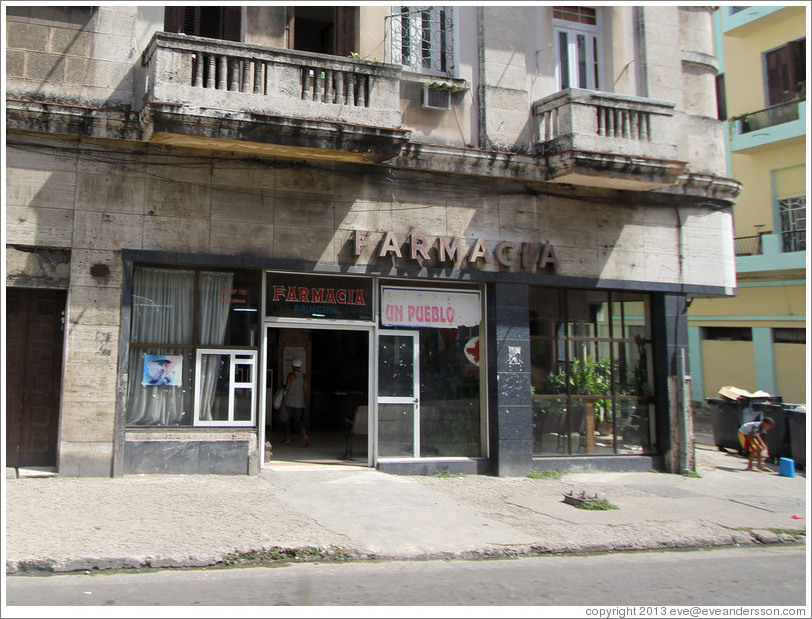 Farmacia (pharmacy), Calle San Lazaro.