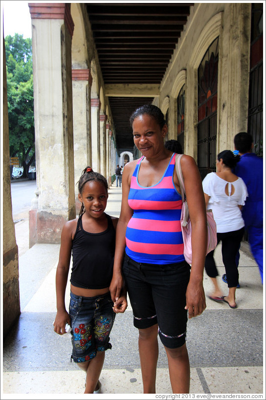 Mother and child, Calle Zulueta.