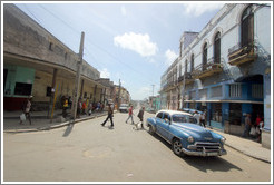 Blue and white car, Calzada 10 de Octubre.