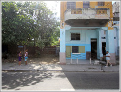 Blue and yellow house, Calzada 10 de Octubre.