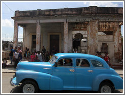 Blue car, Calzada 10 de Octubre.