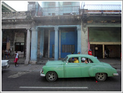 Green car, Calzada 10 de Octubre.