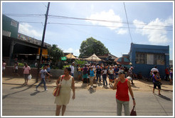 People leaving a market, Calzada 10 de Octubre.