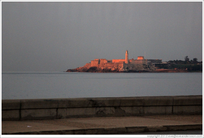 Morro Castle (Castillo de los Tres Reyes del Morro) and dusk.