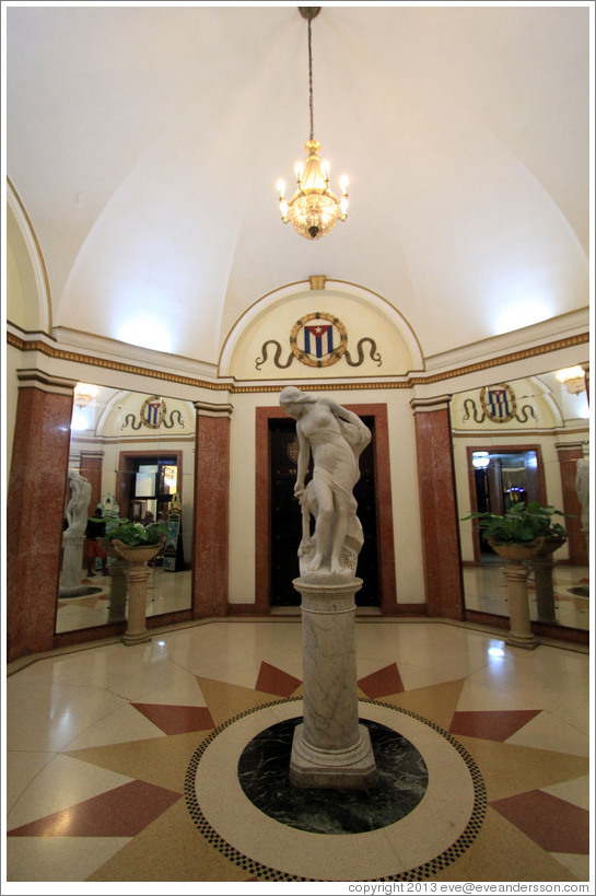 Sculpture in a hallway, Hotel Nacional de Cuba.