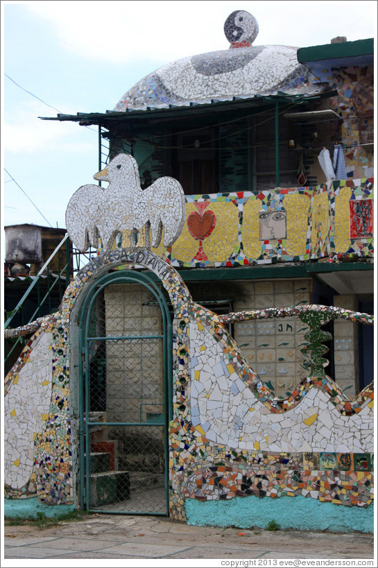 Dove and yin-yang symbol, Fusterlandia.