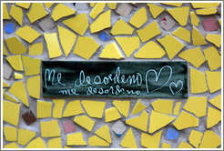 Words on a wall: "Me desordeno" ("I make a mess of myself"), Fusterlandia.