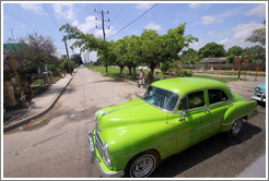 Green car, Calle Perla, La V&iacute;bora neighborhood.
