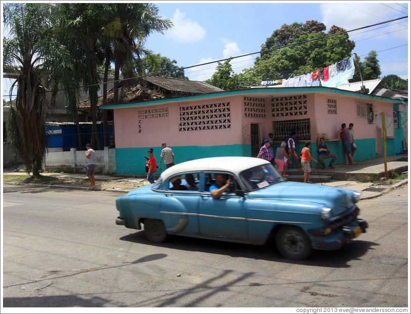 Blue and white car, Calle Perla, La V&iacute;bora neighborhood.