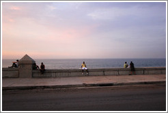 The Malec&oacute;n at dusk.