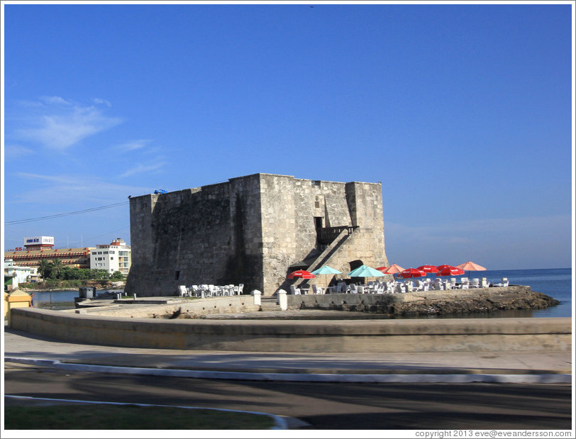 Torre&oacute;n de la Chorrera (Tower of la Chorrera) on the Malec&oacute;n.