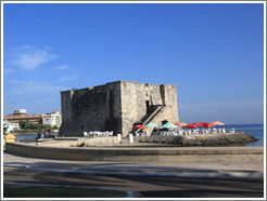 Torre&oacute;n de la Chorrera (Tower of la Chorrera) on the Malec&oacute;n.